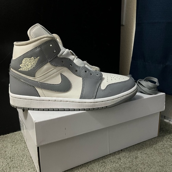 Jordan’s Stealth Grey Women’s Size 7 - Picture 1 of 7